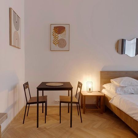 Vita Nejedleho Apartments Прага Екстериор снимка
