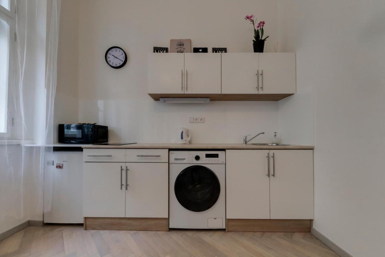 Vita Nejedleho Apartments Прага Екстериор снимка