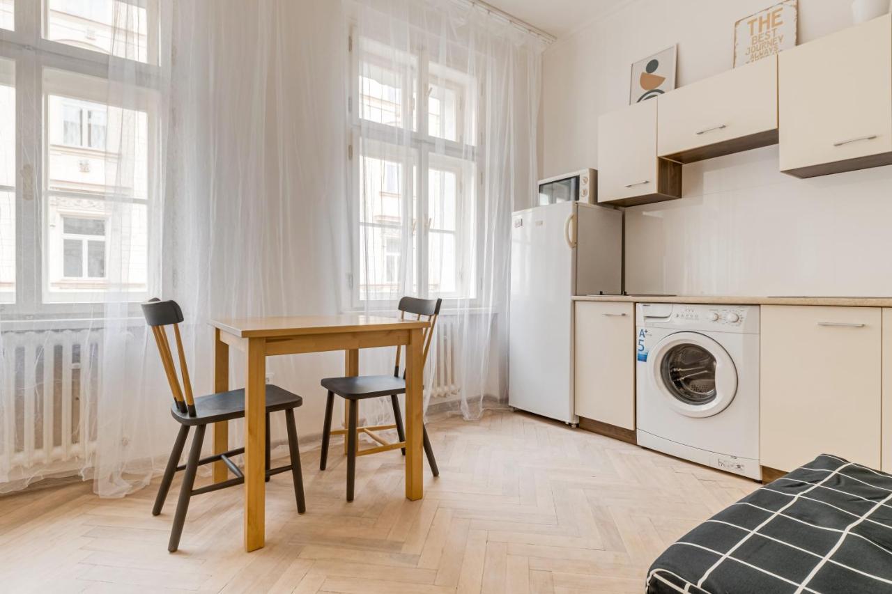 Vita Nejedleho Apartments Прага Екстериор снимка