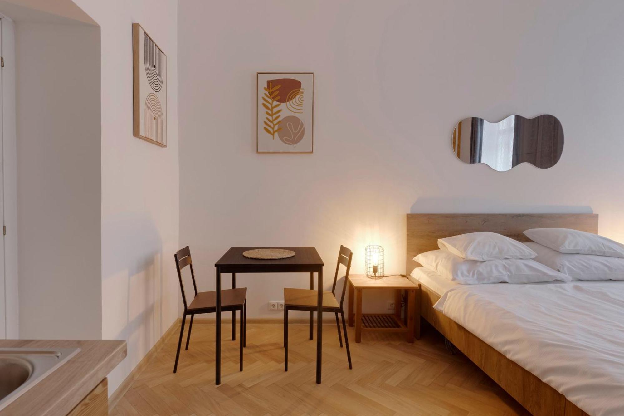 Vita Nejedleho Apartments Прага Екстериор снимка